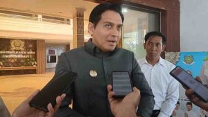 Bupati Indramayu Lucky Hakim saat memberikan keterangan terkait usulan pembentukan pansus PDAM