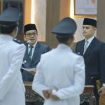 Bupati Bandung Dadang Supriatna melantik kepala desa PAW di Gedung Moh Toha Soreang