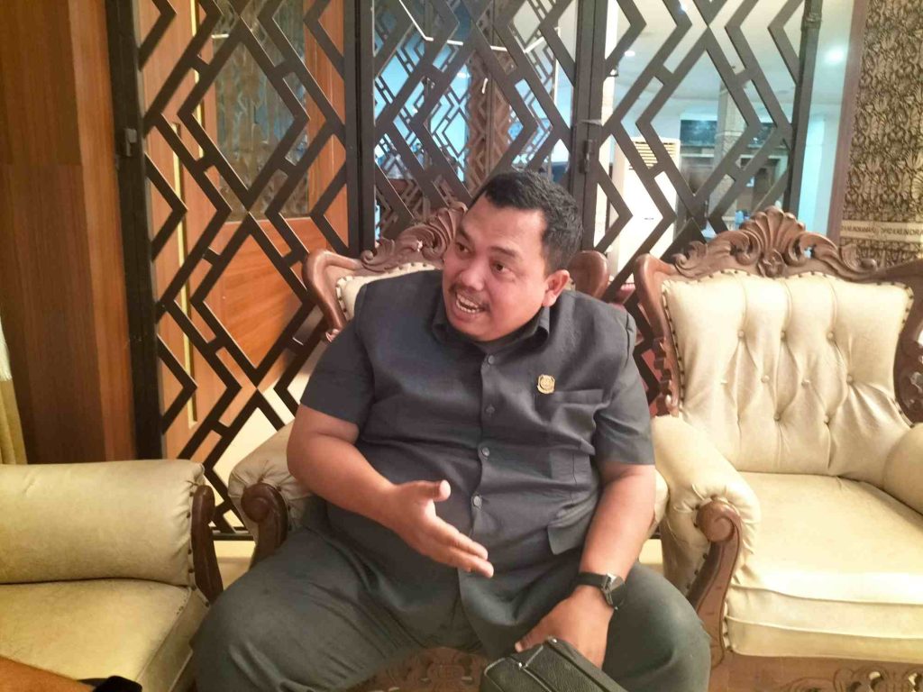 Data Aset Dipertanyakan, Kiki Arindi Desak BKAD Buka-bukaan Kiki Arindi Wakil Ketua Komisi III DPRD Indramayu soroti kendaraan dinas pelat luar daerah yang berpotensi kurangi PAD