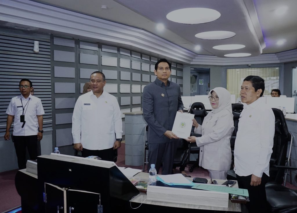 Pemkab Indramayu Gelar Musrenbang RKPD 2027 Bupati Lucky Hakim membuka Musrenbang RKPD 2027 didampingi Aep Surahman di Indramayu Command Center