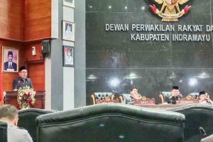 Fraksi PDIP DPRD Indramayu menyampaikan pandangan umum terhadap LKPJ Bupati 2025 dalam rapat resmi