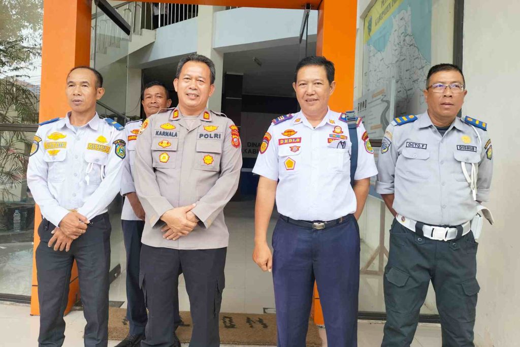 Mediasi Dishub Indramayu antara sopir elf dan pengurus Primajasa terkait pembagian penumpang di jalur Pantura