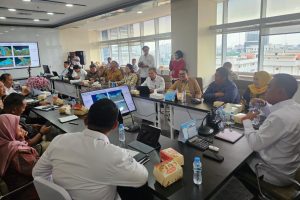 Komisi II DPRD Indramayu bersama Dirjen KKP dan Kompi saat diskusi PSN revitalisasi tambak Pantura