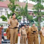 Bupati Lucky Hakim memimpin apel gabungan dan Halalbihalal ASN di Alun-Alun Indramayu