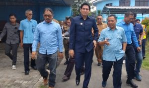 Bupati Lucky Hakim meninjau proses pengolahan air di Perumdam Tirta Darma Ayu