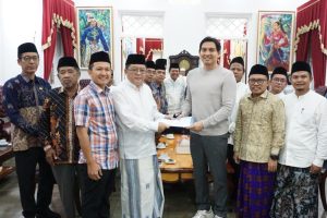 Pengurus Makom Albab saat audiensi dengan Bupati Lucky Hakim di Pendopo Indramayu membahas isu sampah, miras, dan narkoba