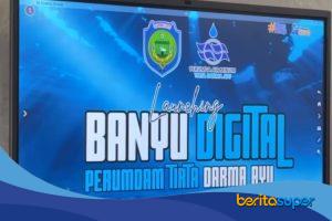 Bupati Indramayu Lucky Hakim saat meluncurkan aplikasi Banyu Digital PDAM Indramayu di Aula PDAM untuk mempermudah layanan pelanggan berbasis digital