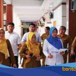Tim BPJS Kesehatan bersama manajemen RSUD Indramayu saat melaksanakan proses kredensialing penambahan layanan dan kapasitas tempat tidur pasien, Senin (11/5/2026).