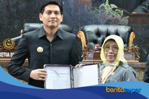 Rapat Paripurna DPRD Indramayu bahas Raperda Susunan Perangkat Daerah bersama Bupati Lucky Hakim