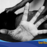 memperlihatkan dugaan aksi brutal oknum kuwu di Indramayu