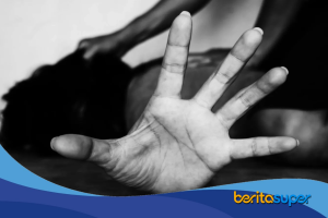 memperlihatkan dugaan aksi brutal oknum kuwu di Indramayu