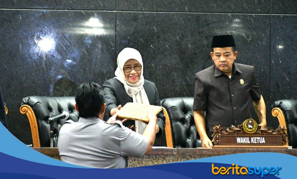 DPRD Indramayu Gelar Rapat Paripurna Bahas Tiga Raperda Strategis Penyampaian laporan hasil kerja Pansus 6, 7, dan 8 terkait pembahasan tiga Raperda strategis tahun 2026.