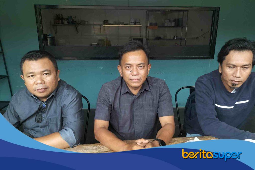 Kuasa hukum PT Tulus Asih, Abdi Mujiono, memberikan keterangan terkait hak jawab atas klaim lahan Perumahan Alana 5 Indramayu.