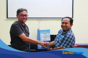 Prosesi serah terima jabatan Komite Medik RSUD Indramayu yang dihadiri jajaran manajemen dan tenaga medis.