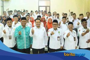 Kasi Intelijen Kejari Indramayu Tomy Novendri memberikan edukasi hukum kepada para kepala madrasah dalam kegiatan yang diselenggarakan Kementerian Agama Kabupaten Indramayu