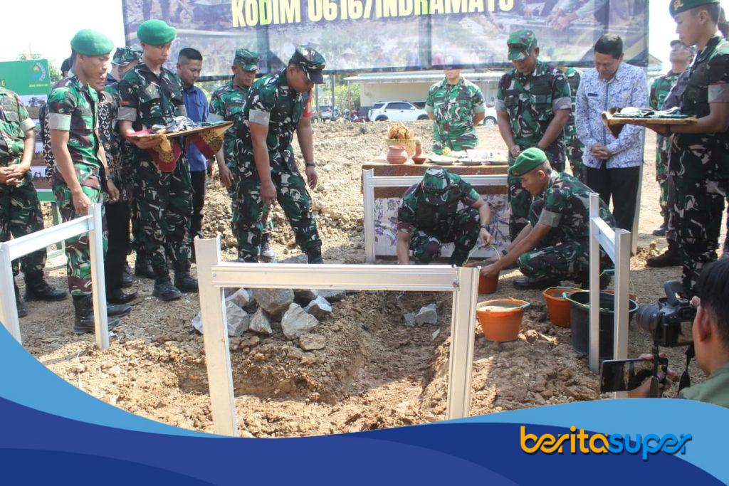 Peletakan batu pertama pembangunan Koramil 1618 Cikedung Indramayu oleh Forkopimda