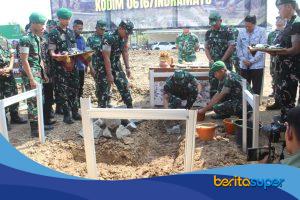 Peletakan batu pertama pembangunan Koramil 1618 Cikedung Indramayu oleh Forkopimda