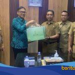 Rombongan RSUD Subang melakukan studi tiru mengenai perizinan operasional rumah sakit di RSUD Indramayu.